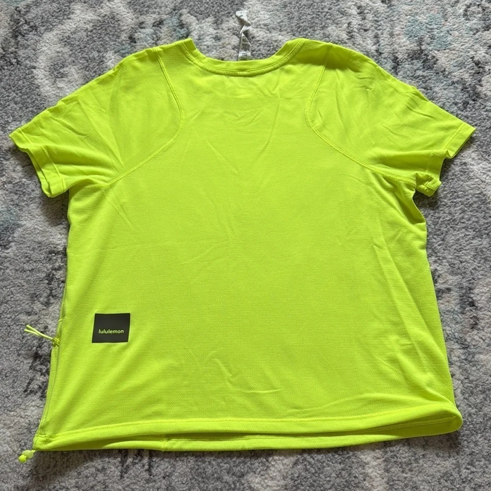 Lululemon Lightweight Cinched Hem Hiking T-Shirt in Highlight Yellow - Picture 7 of 8